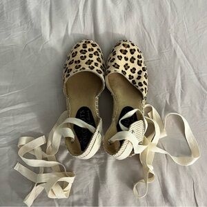 tie-up leopard print espadrille wedge sandals with cream laces! size 6 women’s.